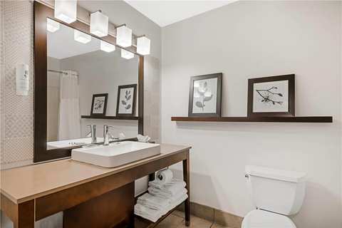 Country Inn & Suites by Radisson, West Bend, WI — photo 4
