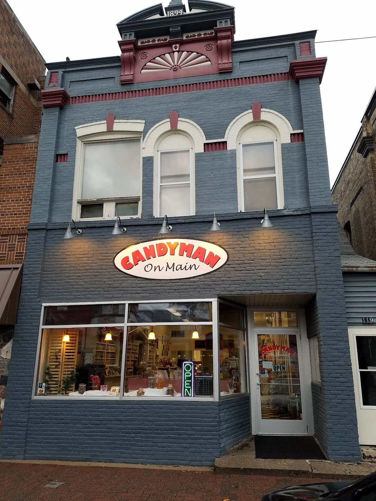 Candyman On Main — photo 1