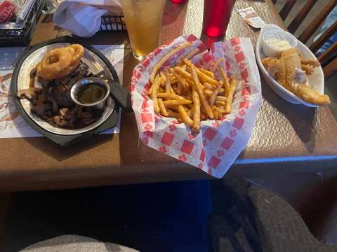 The Olde Cedar Inn — photo 4