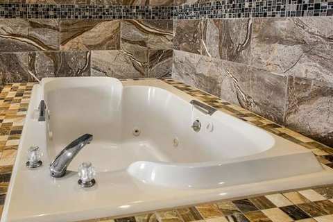 Quality Inn & Suites West Bend — photo 4